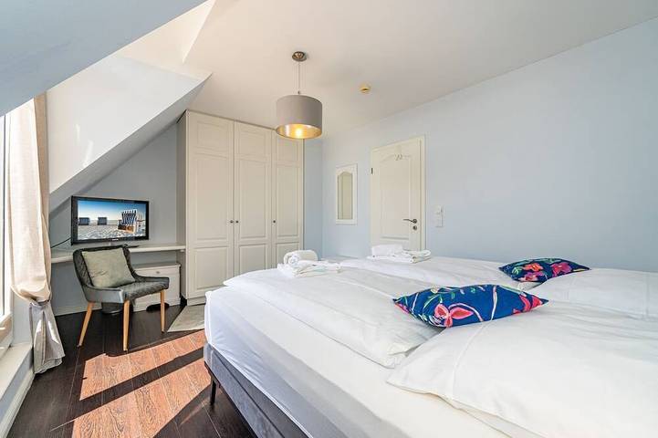Haus Charlotte - Mittel-Ferienhausteil für max. 4 Personen mit Garten in Westerland, Sylt (Gemeinde)