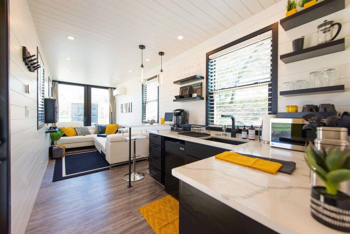 Ganze Wohnung, The Zephyr Tiny Container Home 12 min to Downtown Waco in McLennan County