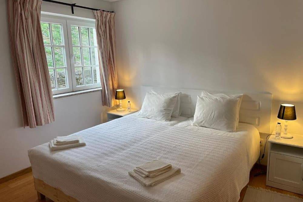 Casa do Olival Three-Bedroom House in Salzedas, Vale do Douro