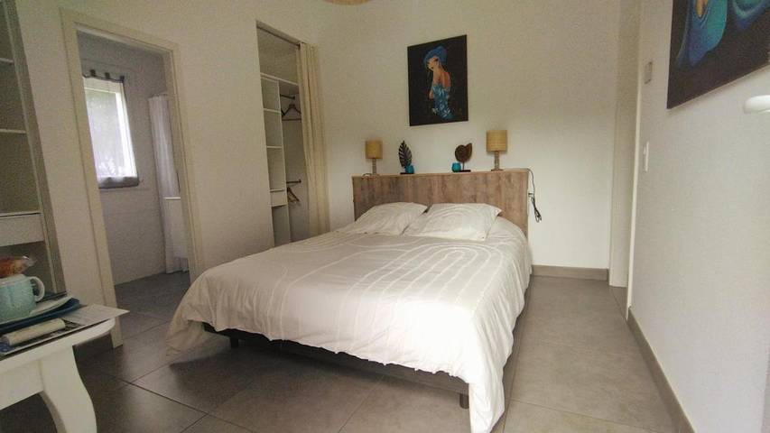 Gîte pour 2 personnes, avec piscine et vue ainsi que jardin et terrasse à Abeilhan - 4