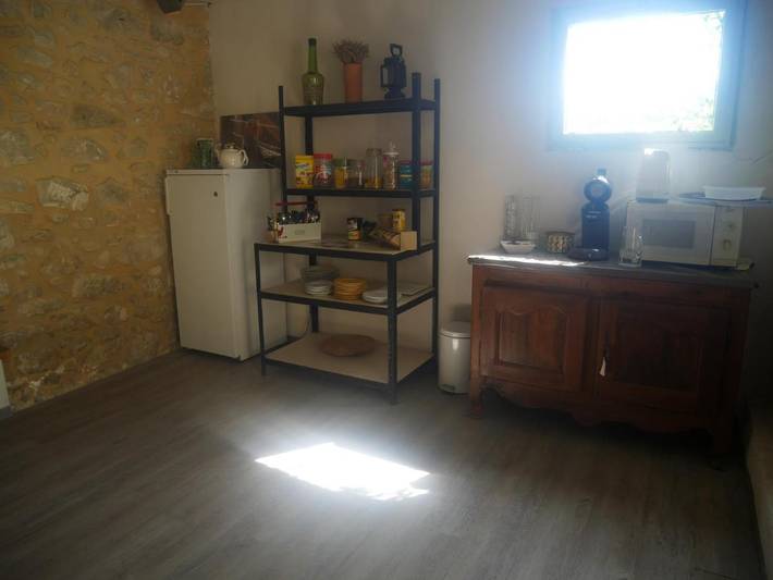 Location de vacances pour 2 personnes, avec Terrasse et Jardin ainsi que Piscine et Vue à Vénéjan - 4