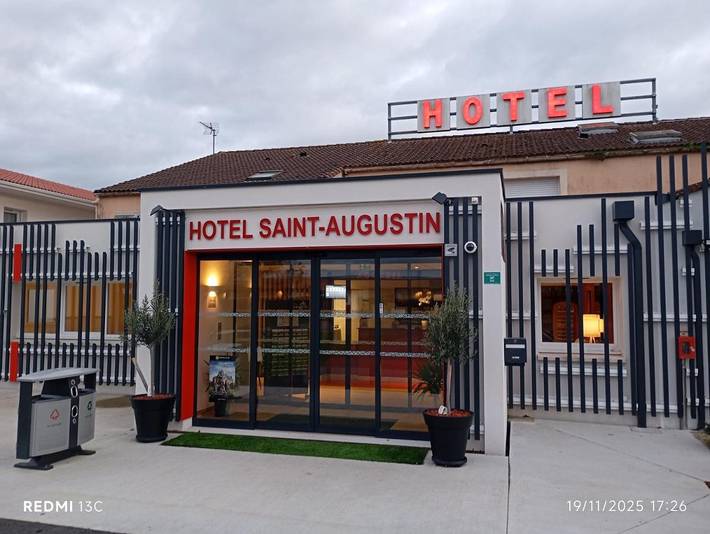 Hôtel pour 3 personnes, avec terrasse et jardin à Saint-Hilaire-de-Loulay