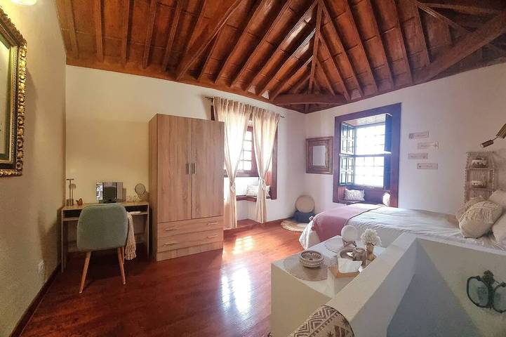 2 minutes for the beach and services! Heart of the old town. Recently restaured. in Santa Cruz de La Palma, La Palma Sud