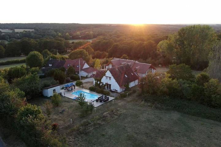 Location de vacances pour 40 personnes, avec jardin dans Lys-Saint-Georges