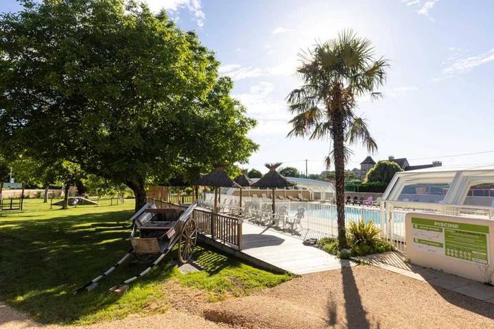 Camping pour 5 personnes, avec bassin pour enfant dans le Lot