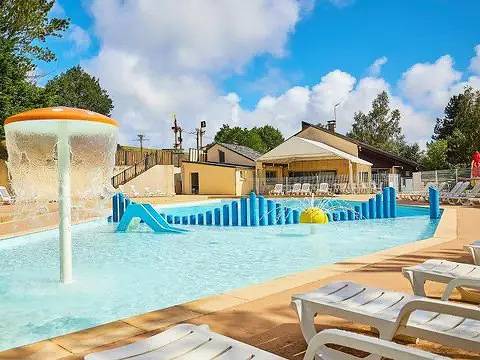 Mobil home pour 4 personnes, avec piscine à Pont-de-Salars