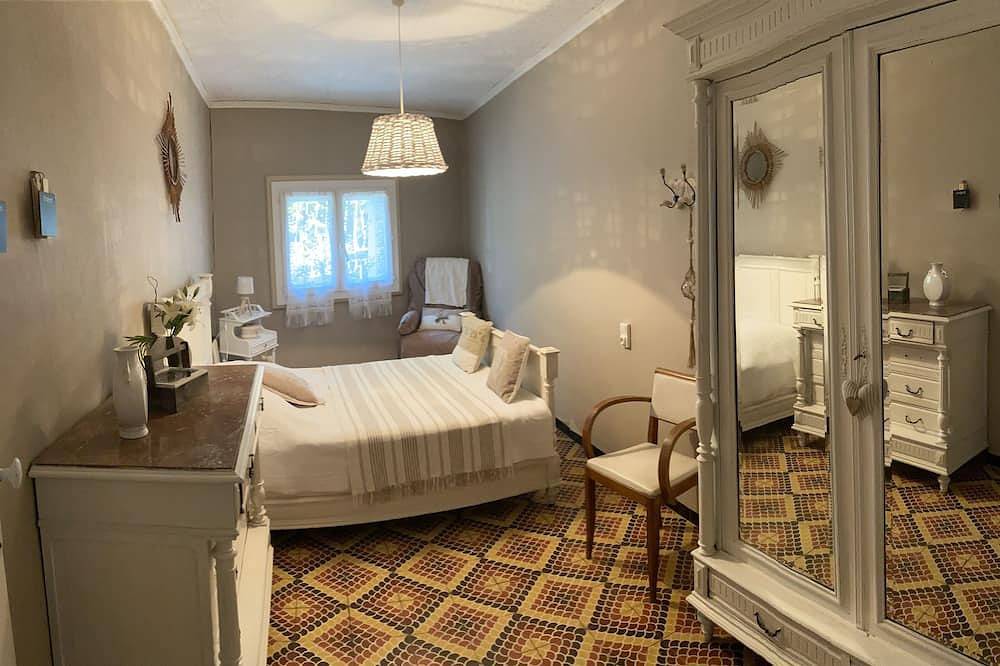 Detached country house, in the heart of the vineyards, 6km from the beach at meze in Villeveyrac, Côte d'Améthyste