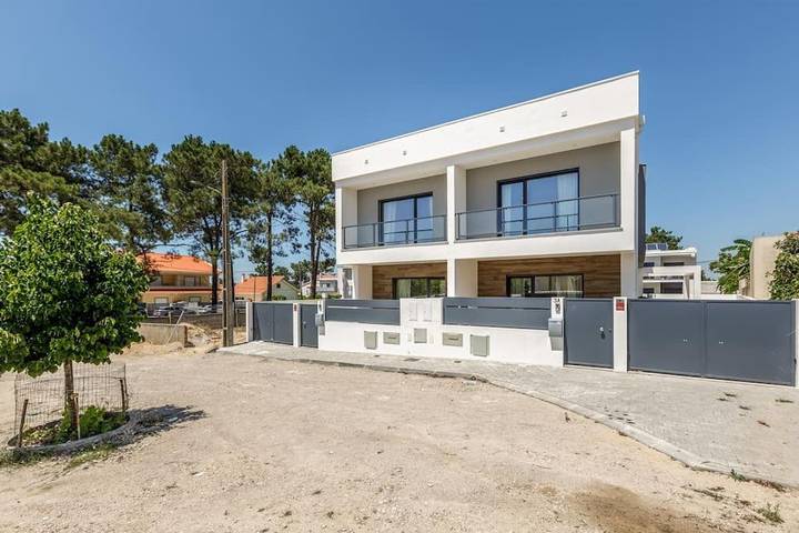 Gîte pour 10 personnes, avec jardin et piscine dans Fernão Ferro