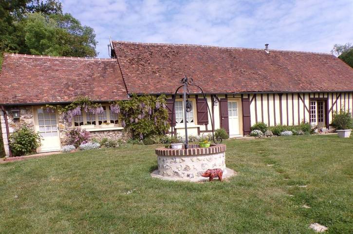 Gîte pour 2 personnes, avec terrasse et piscine à Unverre