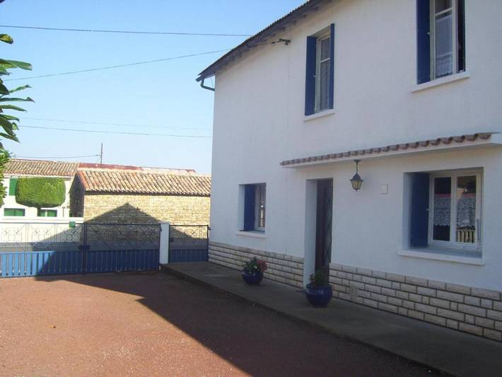 Location de vacances pour 9 personnes, avec Terrasse et Jardin à Clussais-la-Pommeraie