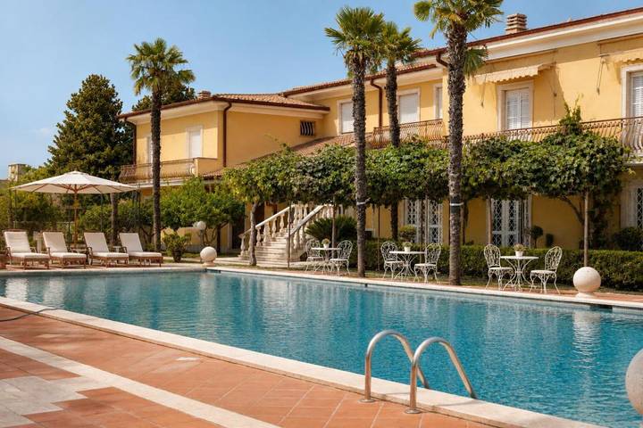 B&b per 2 persone, con Terrazza e Idromassaggio nonché Giardino e Piscina per bambini a Guidonia Montecelio