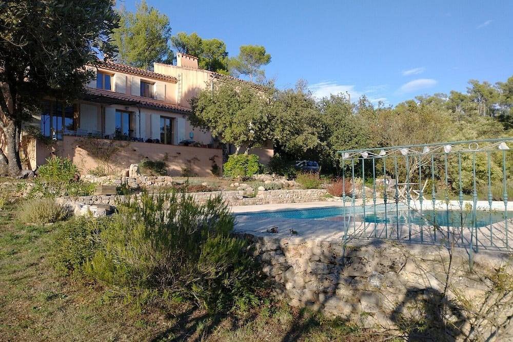 Traditional House With Garden And Pool in Barjols, Brignoles region