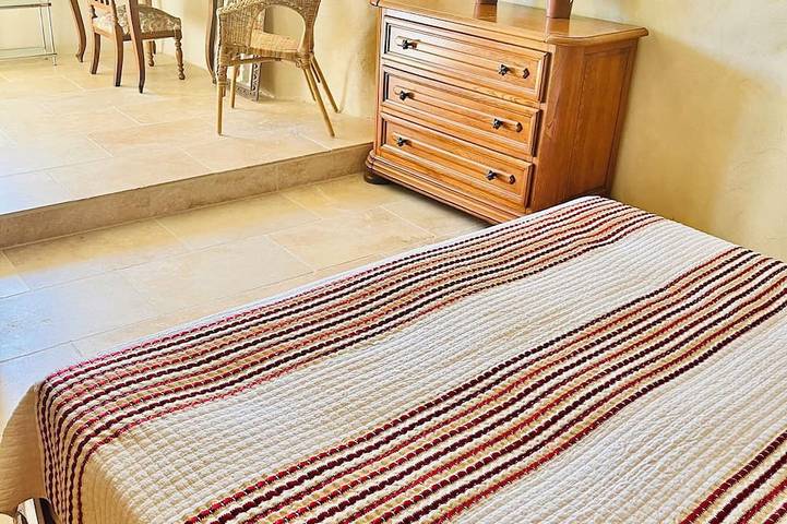 Location de vacances pour 8 personnes, avec balcon, animaux acceptés à Saint-Hippolyte-de-Montaigu - 4