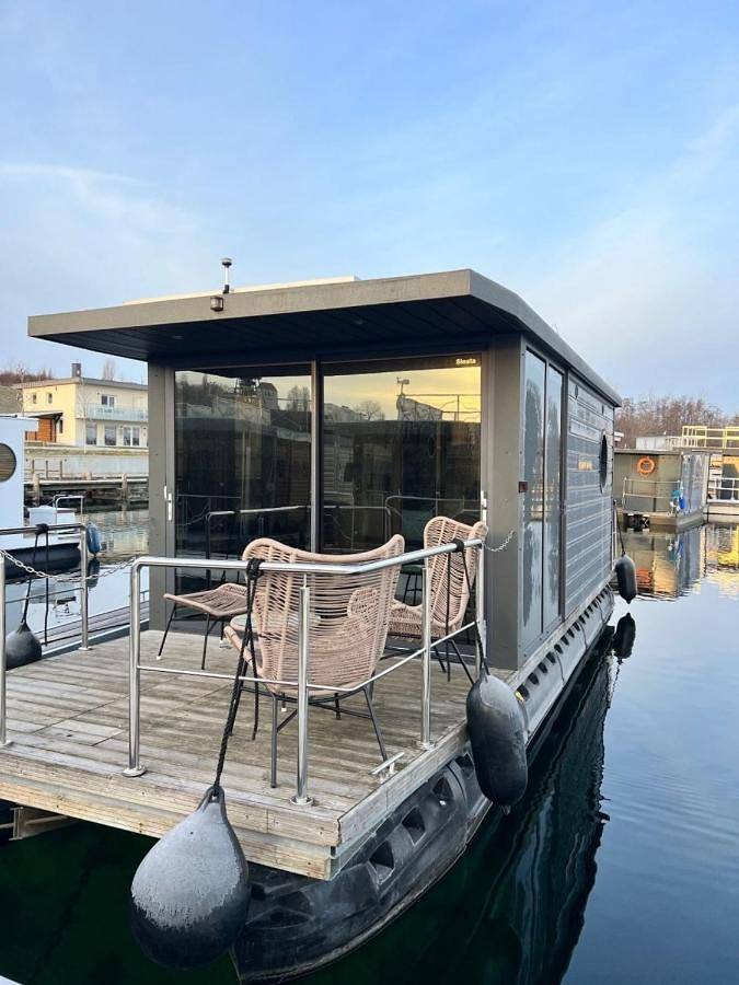 Boot für 4 Personen, mit Terrasse und Seeblick in Sachsen-Anhalt - 2