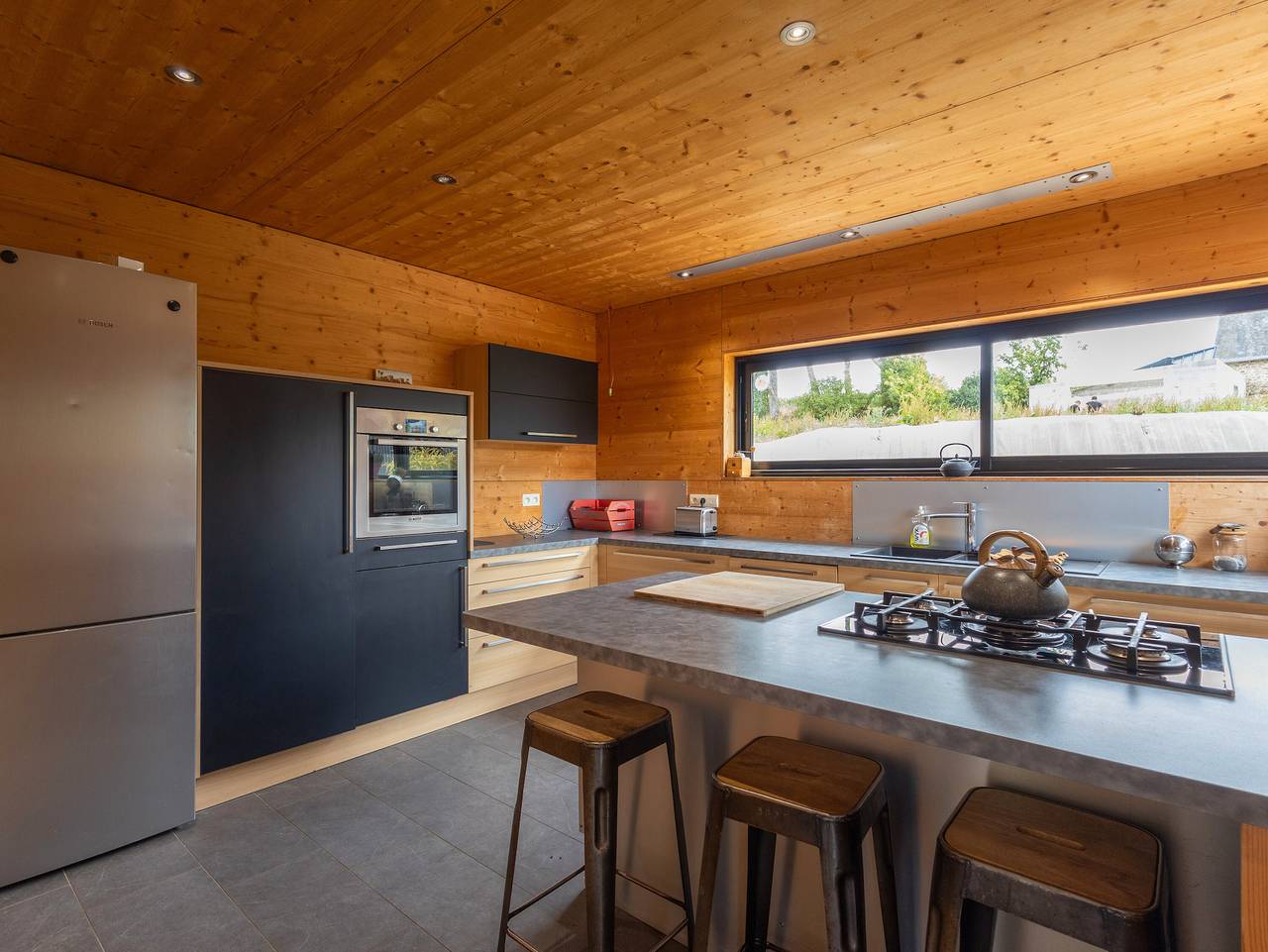 Casa de vacaciones 'La Cafoutche X X L' con terraza privada, jardín compartido y Wi-Fi in Gommenec'h, Côtes-d'Armor