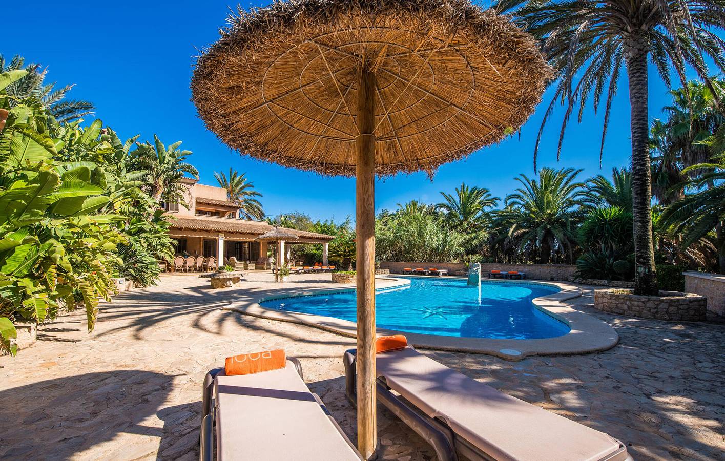 Amplio apartamento con piscina, terraza y barbacoa cerca de Cala Mitjana in Cala d'Or, Santanyí