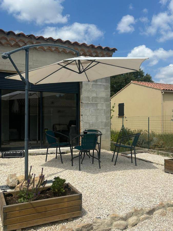 Cottage pour 3 personnes, avec terrasse et jardin à Bouchet