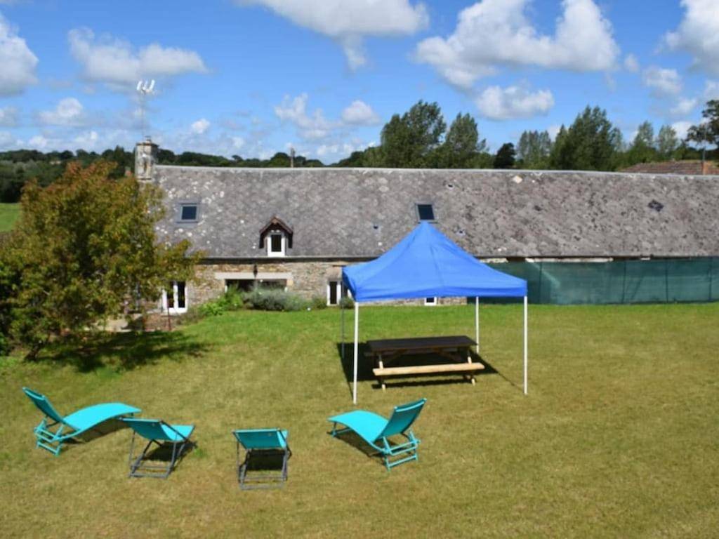 Two-Bedroom Holiday Home in Canville-la-Rocque, Région de Coutances
