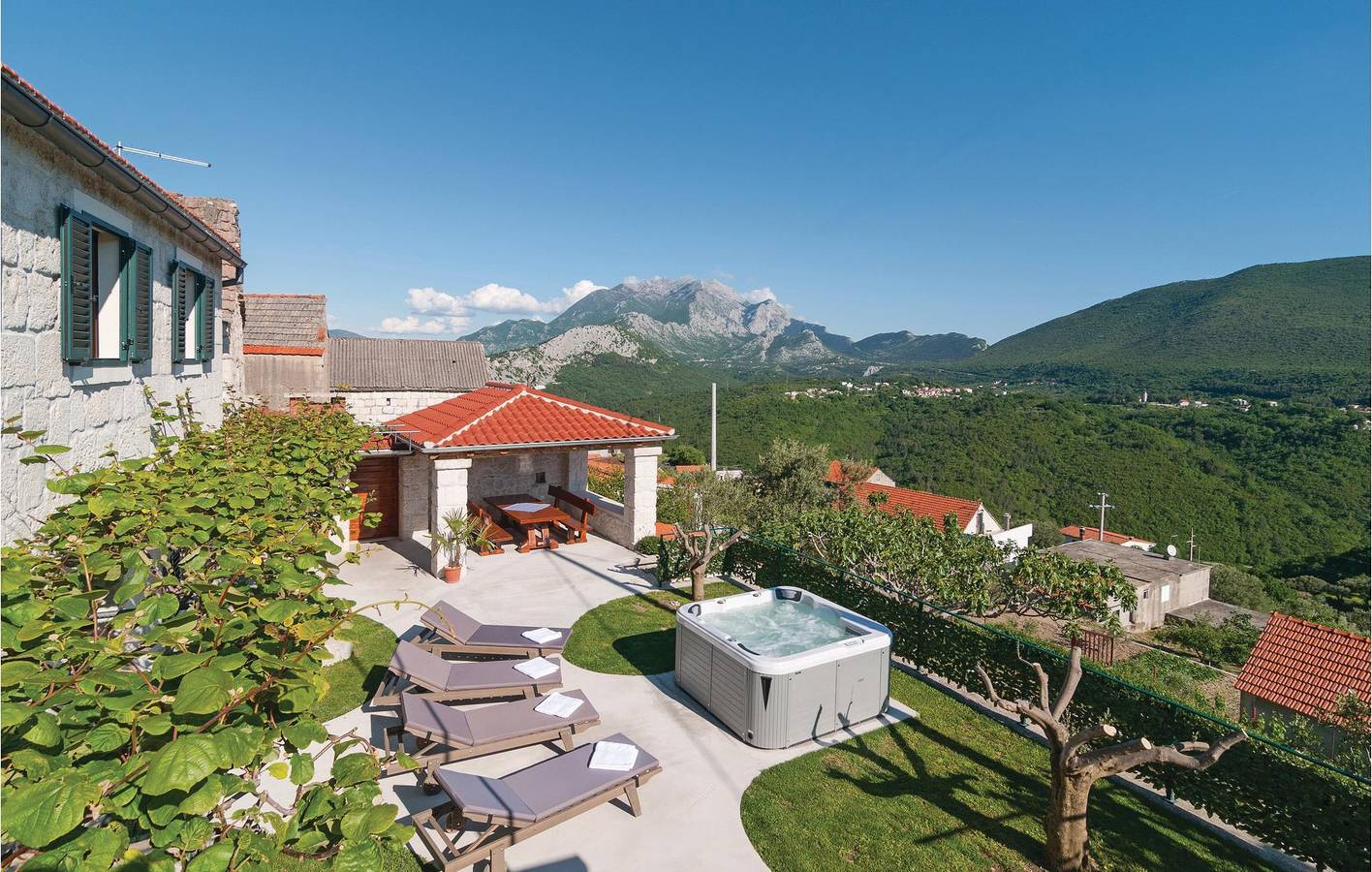 Feriehus for 6 personer med terrasse in Dalmatian Zagora