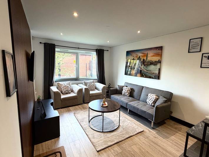 Ganze Ferienwohnung, Oak & Noir 2 Bed 2 Bath Wifi Free Parking Near Uni in Manchester, Greater Manchester