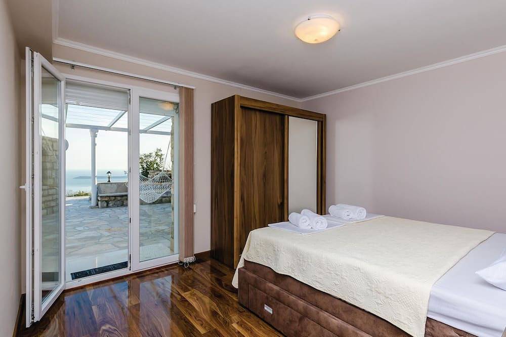 Cozy home in Herceg Novi in Podi-Sasovići, Bay of Kotor
