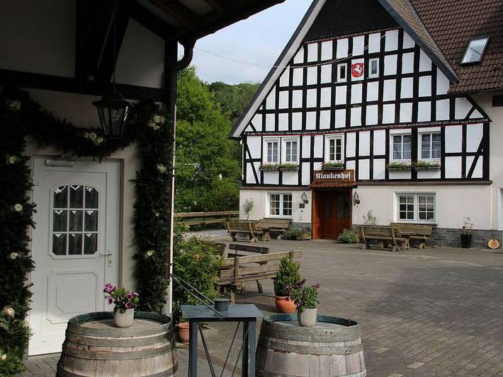 Landhotel Klaukenhof - Doppelzimmer mit Dusche und Wc in Lennestadt, Sauerland