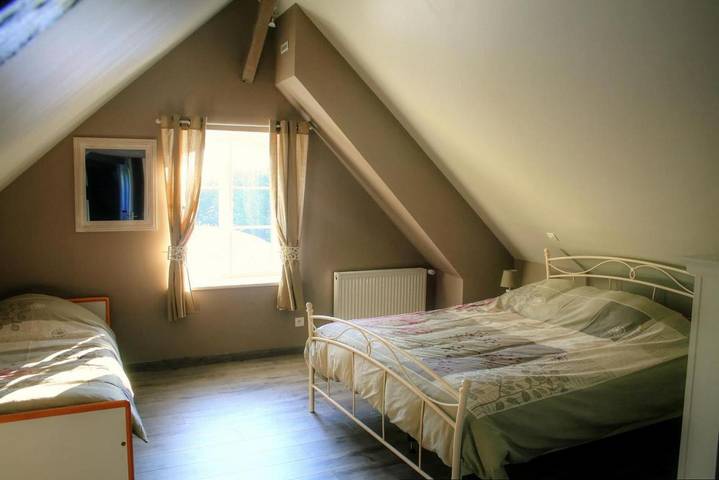 Location de vacances pour 12 personnes, avec jardin et piscine ainsi que vue et sauna, adapté aux familles à Rillé - 4