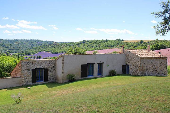 Gîte for 6 people, with garden, with pets in Provence