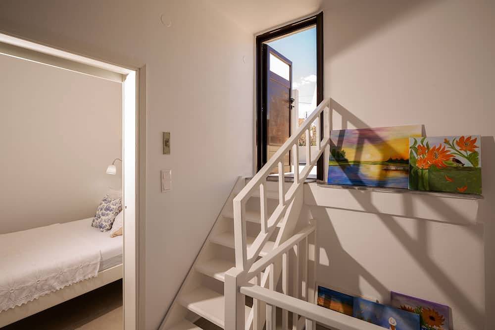 Marianthi's Home is ensconced in the enchanting Village of Old Hersonissos. in Iraklio-Heraklion en omgeving