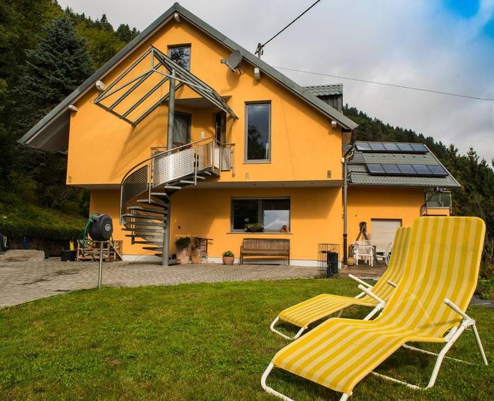 Ferienwohnung für 4 Personen, mit Ausblick und Garten sowie Terrasse - 1
