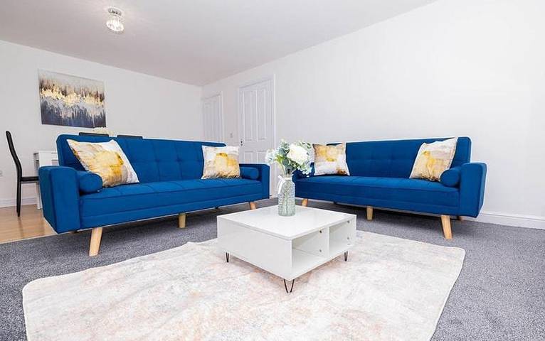 Location de vacances pour 11 personnes, avec terrasse et jardin à Corby