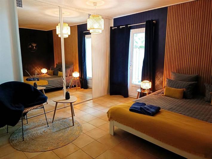 Gîte pour 2 personnes, avec jacuzzi ainsi que piscine et jardin à Poussignac