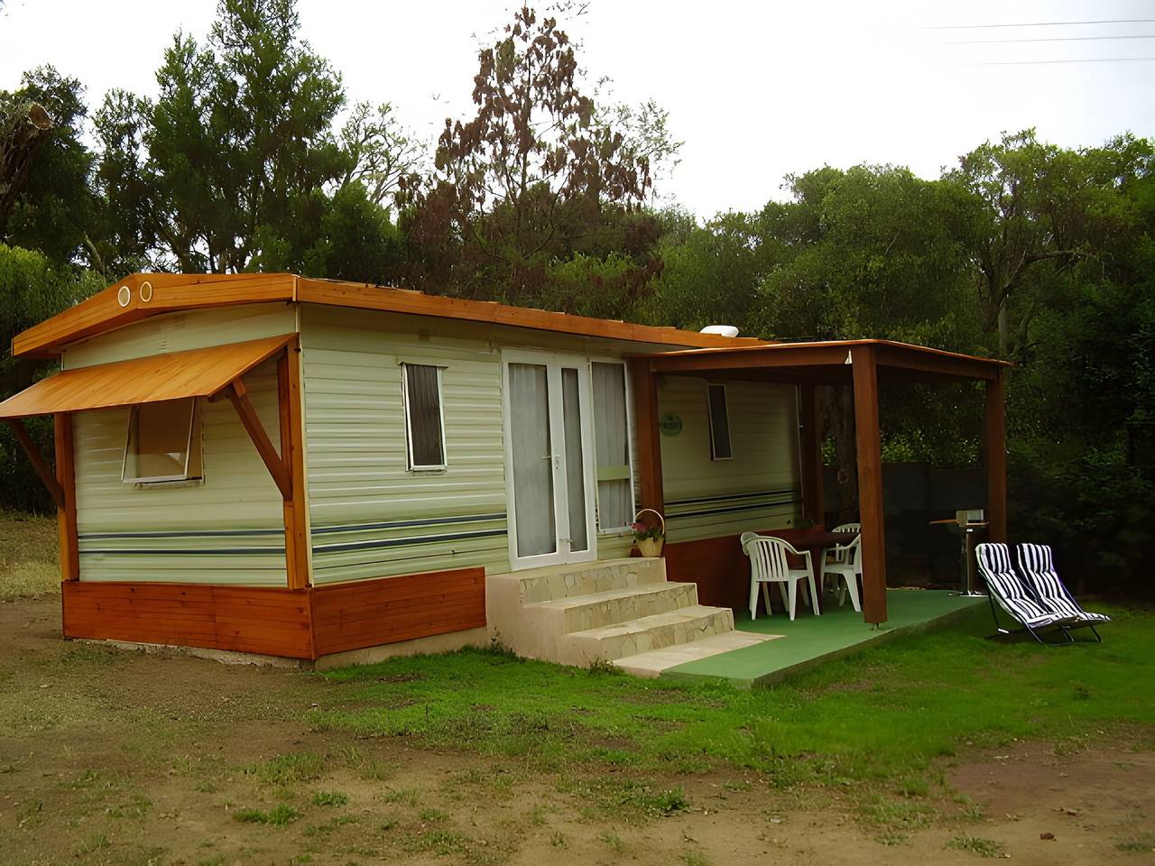 Mobile Home 'Chez Dede' with Shared Terrace, Private Garden, and Wi-Fi in Porto-Vecchio, Arrondissement de Sartène