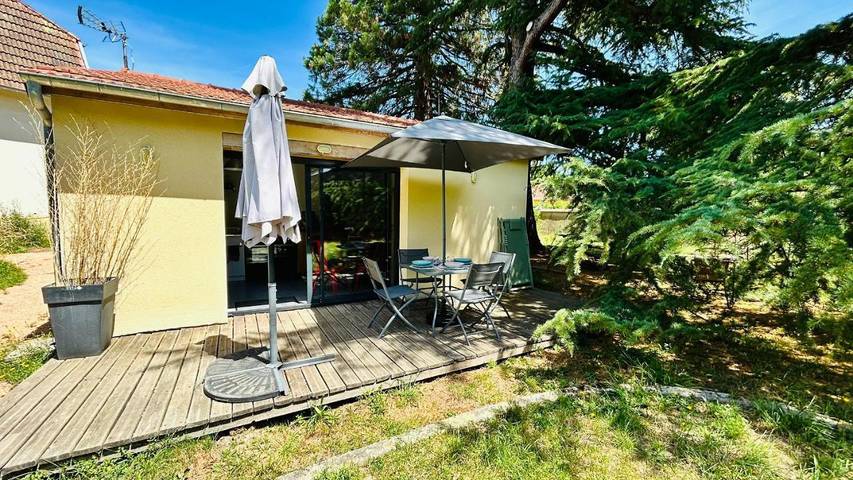 Gîte pour 3 personnes, avec Terrasse et Jardin à Vendat