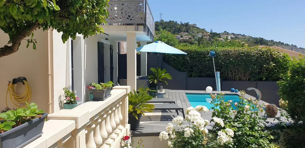 Apartamento de vacaciones para 2 personas, con piscina además de vistas y jardín - 1