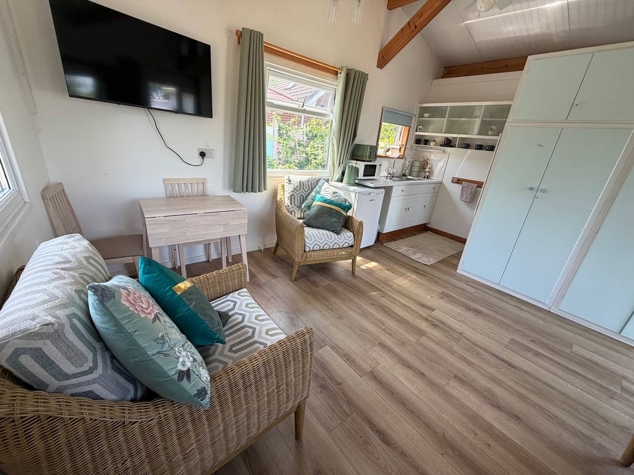 Annex - Sleeps 2 - Parking in Merseyside