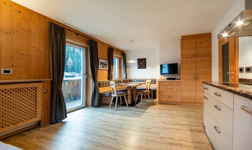 Ferienwohnung für 4 Personen, mit Balkon und Garten in Wolkenstein