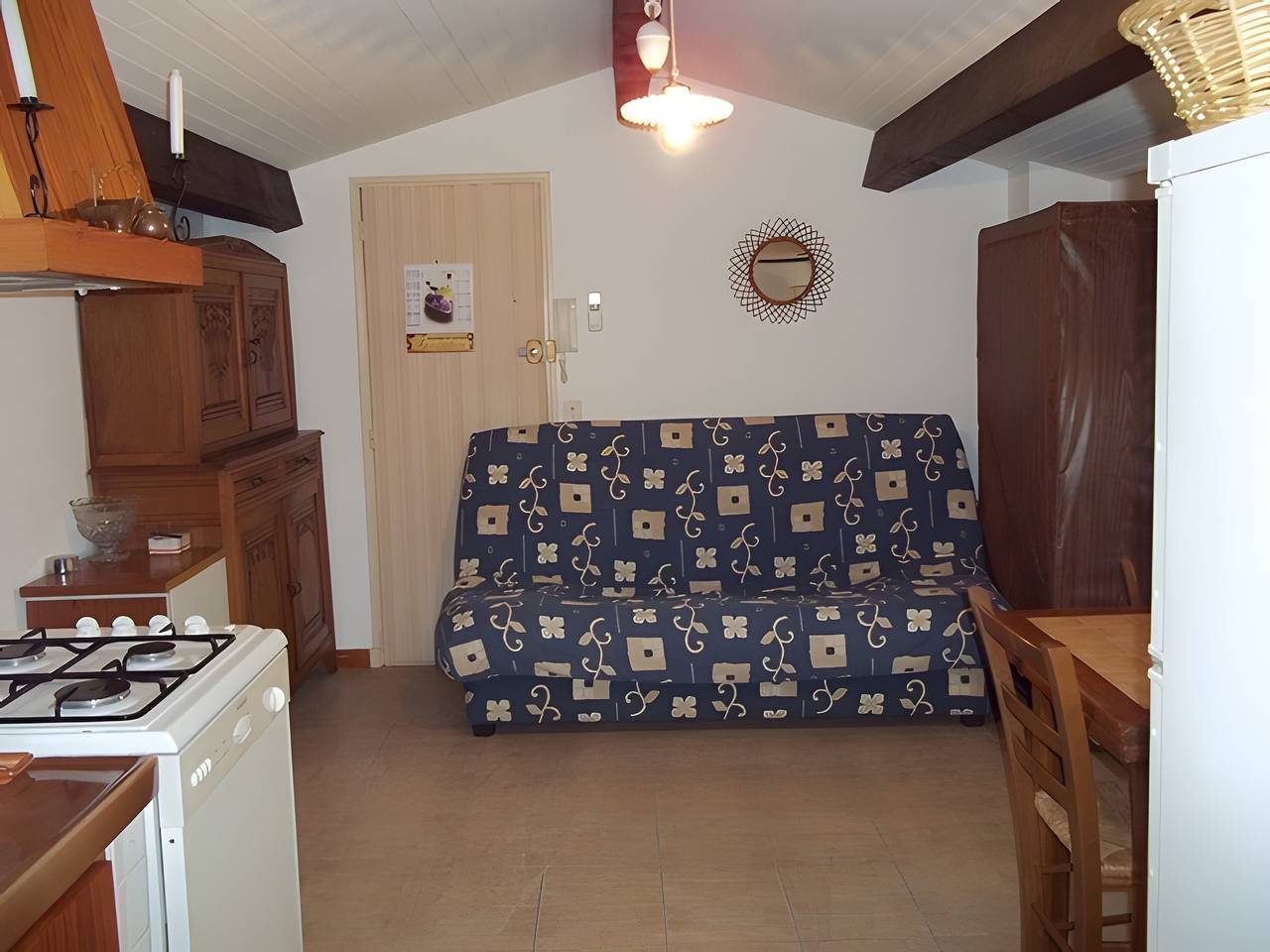 Appartement entier, Appartement « La Maison Fleurie » avec terrasse privée, Wi-Fi et climatisation in Saint-Rémy-de-Provence, Région d'Arles