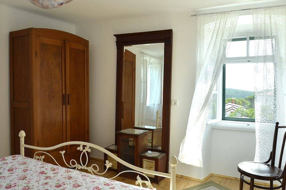Ganze Wohnung, Insel Cres, Stivan, liebevoll restaur. Dorfhaus über der Adriabucht Meraščica in Martinscica, Cres