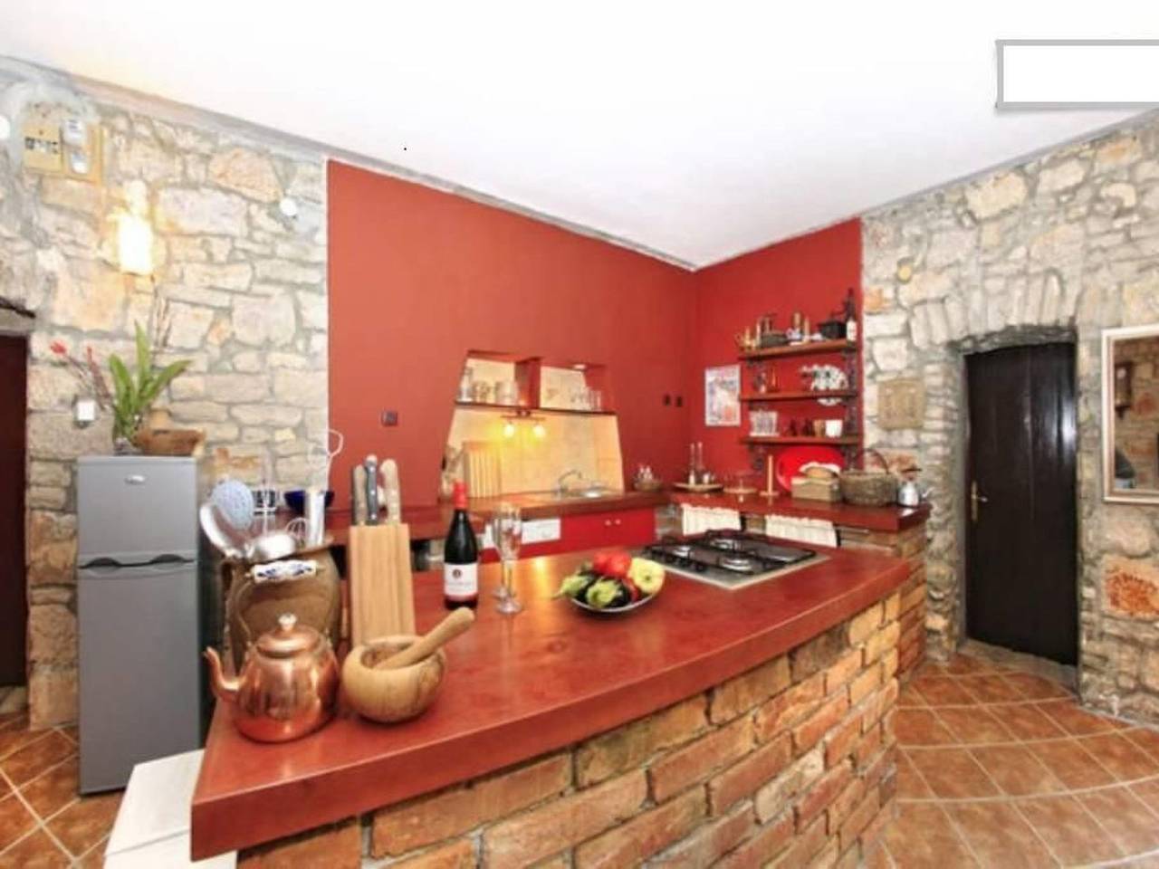 Steinhaus in Strandnähe mit Whirlpool in Poljana, Île d'Ugljan