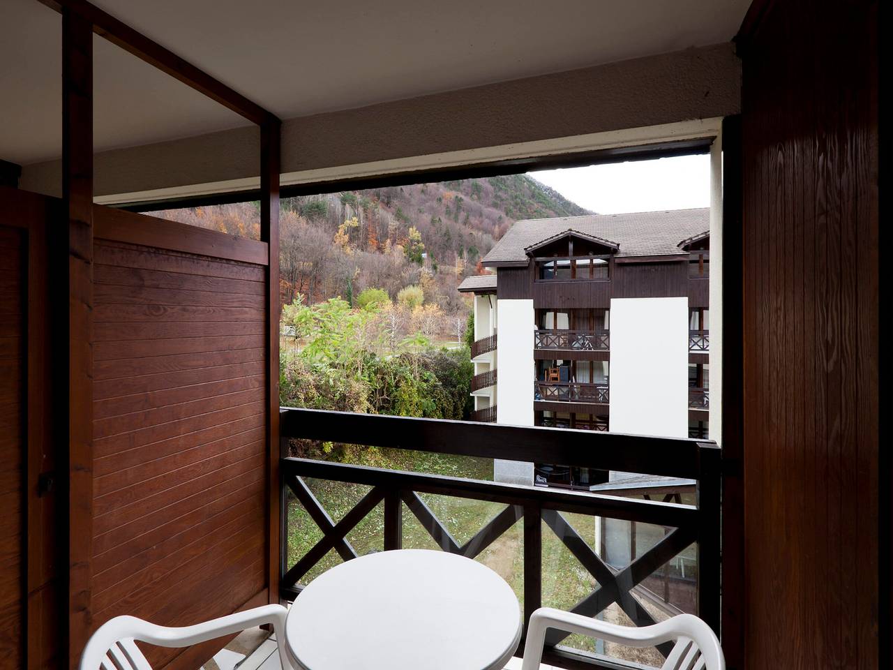Entire studio, Spacious Studio for 4 with Balcony, Parking, and Wifi in Quiet Brides-les-Bains Location in Brides-les-Bains, Les Trois Vallées