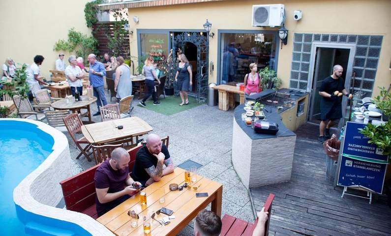 Hostel für 4 Personen, mit Terrasse und Garten sowie Ausblick in Kölner Karneval - 4