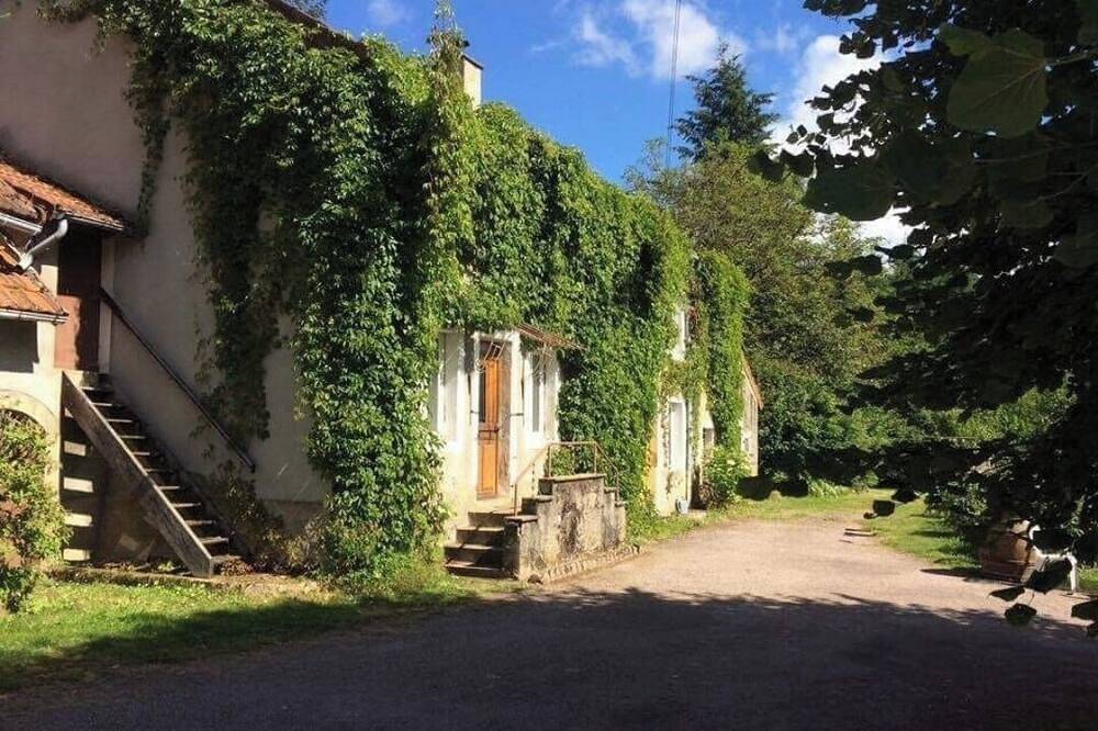 3 Bedroom Private vacation home in Moux-en-Morvan in Moux-en-Morvan, Natuurpark Morvan