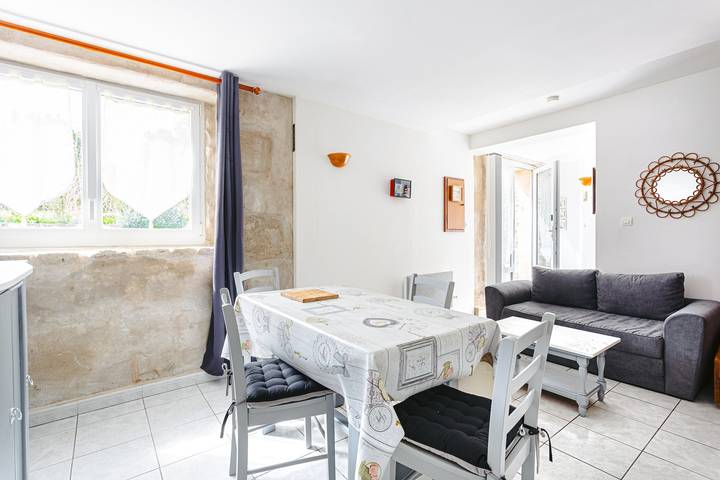 Casa de vacaciones 'La Rétaise' con terraza y jardín privados in Romegoux, Saintes region