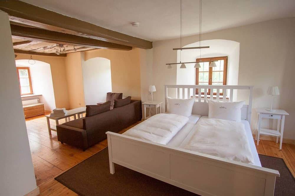 Ganze Wohnung, Burgwohnung nähe Heidelberg - mitten in der Natur in Wiesloch, Kraichgau