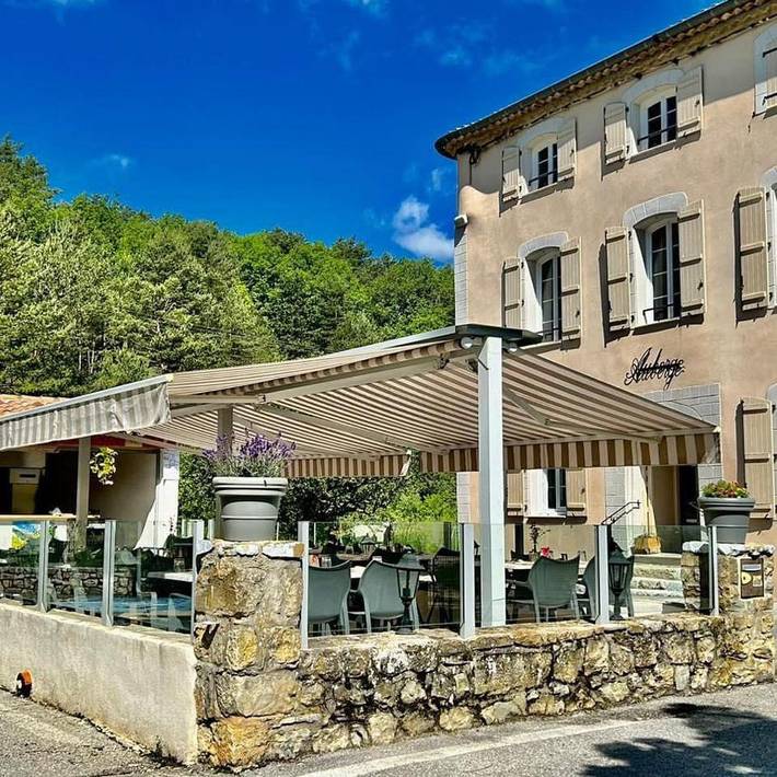 Hôtel pour 2 personnes, avec terrasse et vue, animaux acceptés à Le Bourguet
