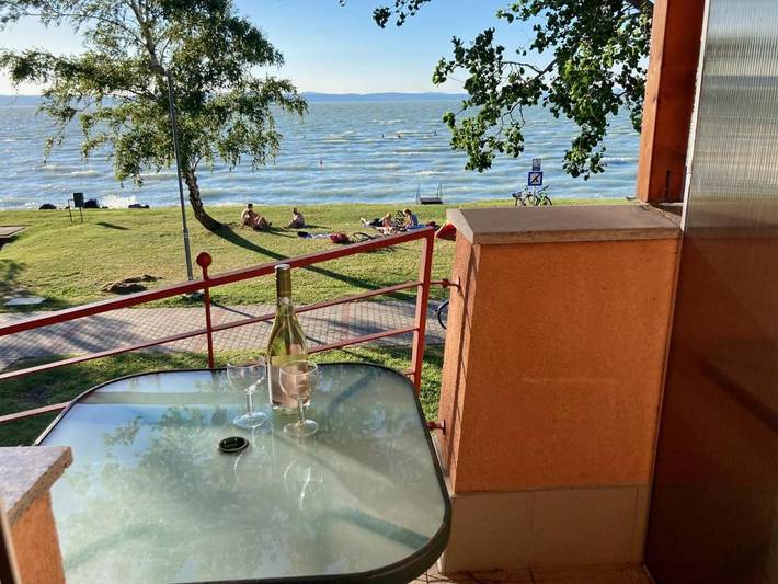 Ferienwohnung für 2 Personen, mit Balkon und Seeblick sowie Ausblick in Siofok