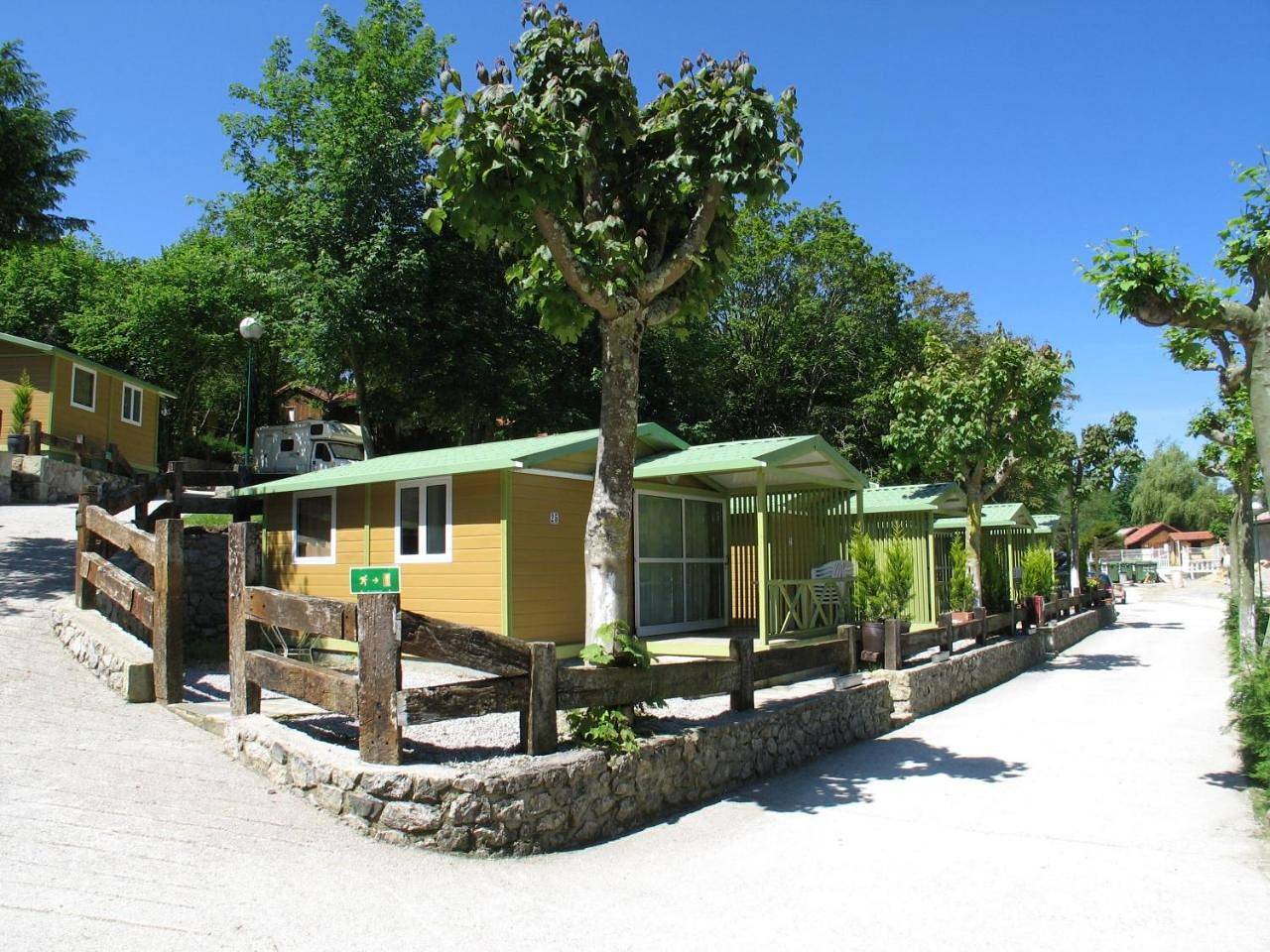 Camping Rio Purón in Puertas de Vidiago, Llanes