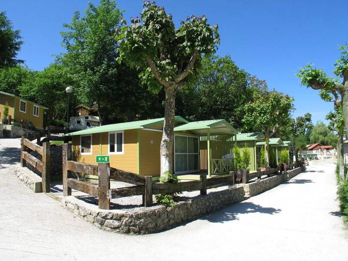 Bungalow para 3 personas, con Balcón y Terraza además de Jardín y Piscina en Llanes