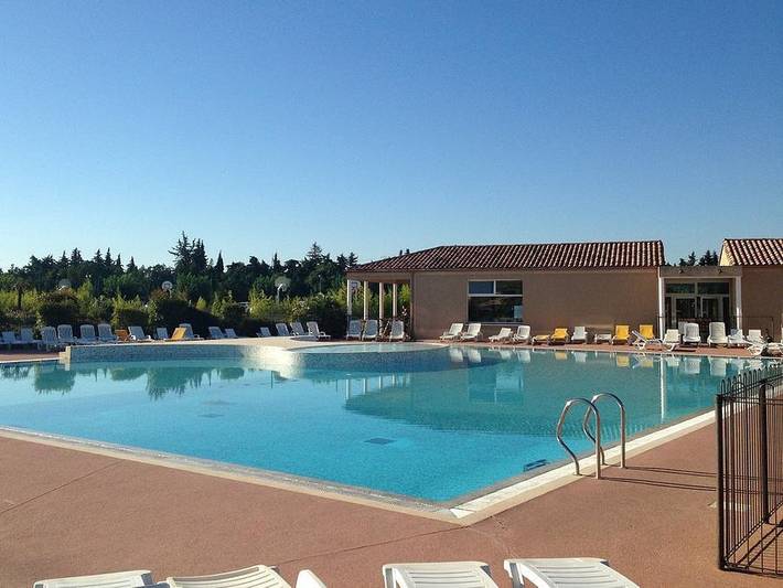 Camping pour 4 personnes, avec Jacuzzi et Terrasse ainsi que Bassin pour enfant et Sauna